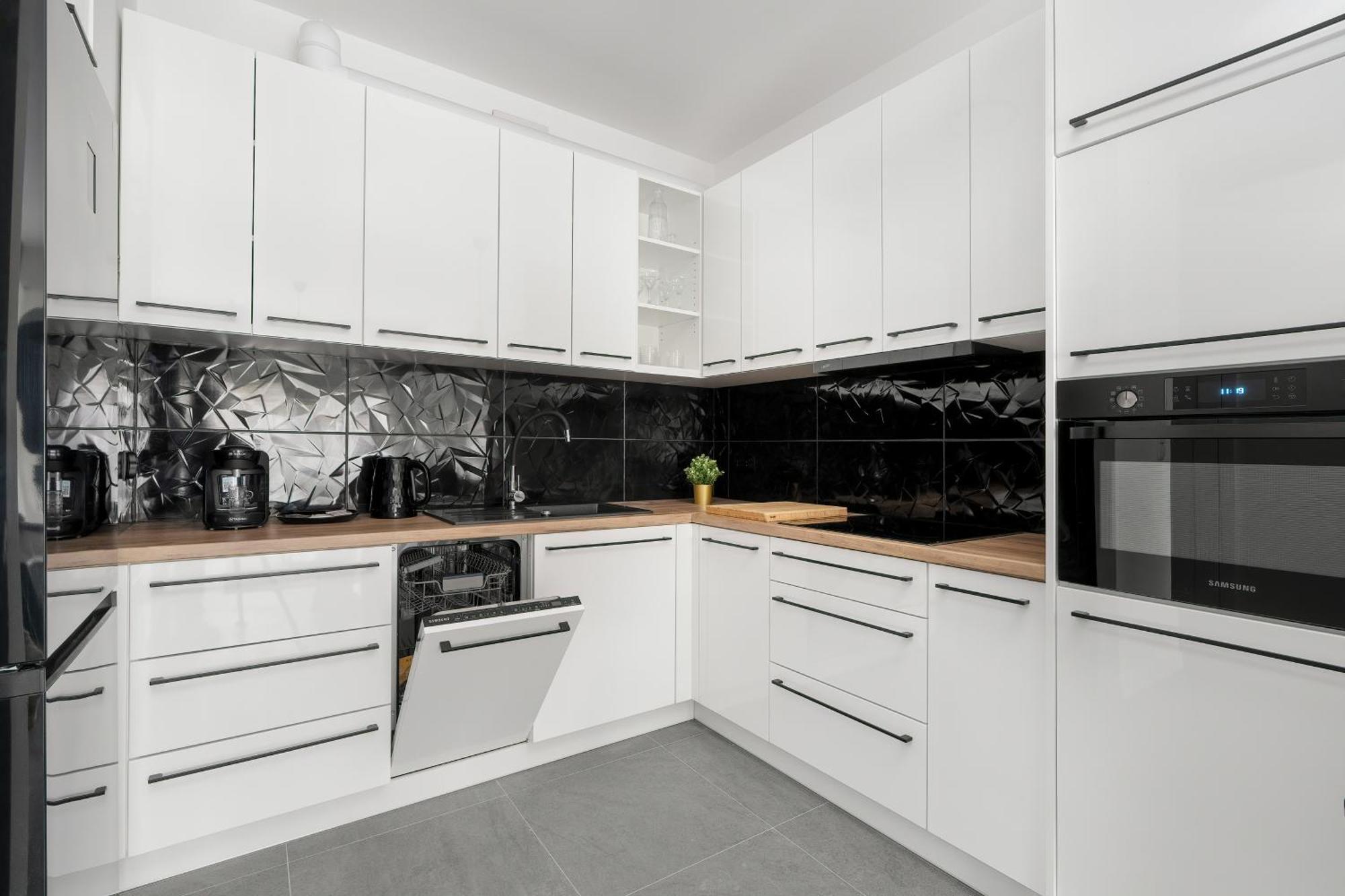 City Center Apartments With Gym & Free Garage Poznan By Noclegi Renters Kültér fotó