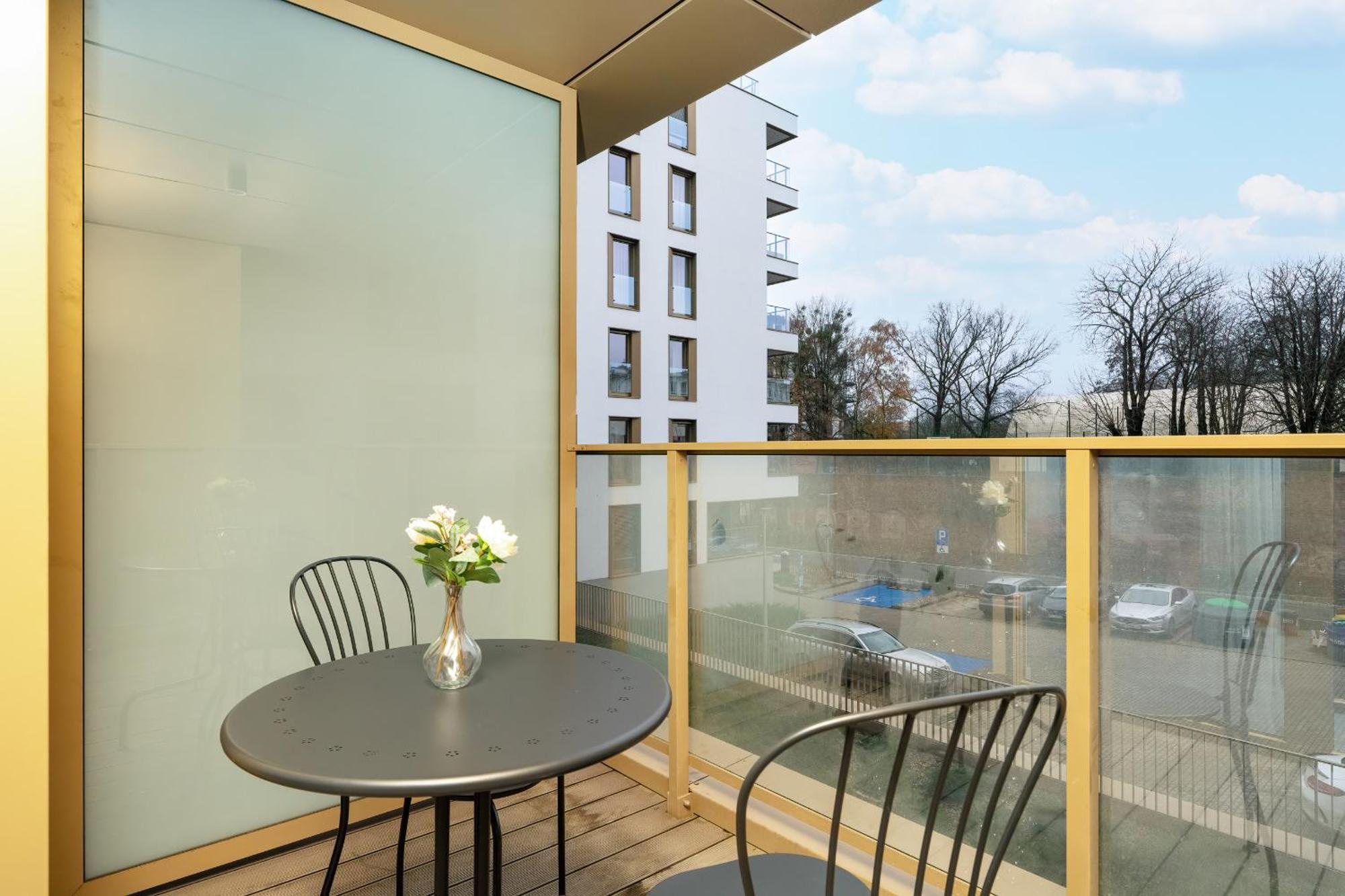 City Center Apartments With Gym & Free Garage Poznan By Noclegi Renters Kültér fotó