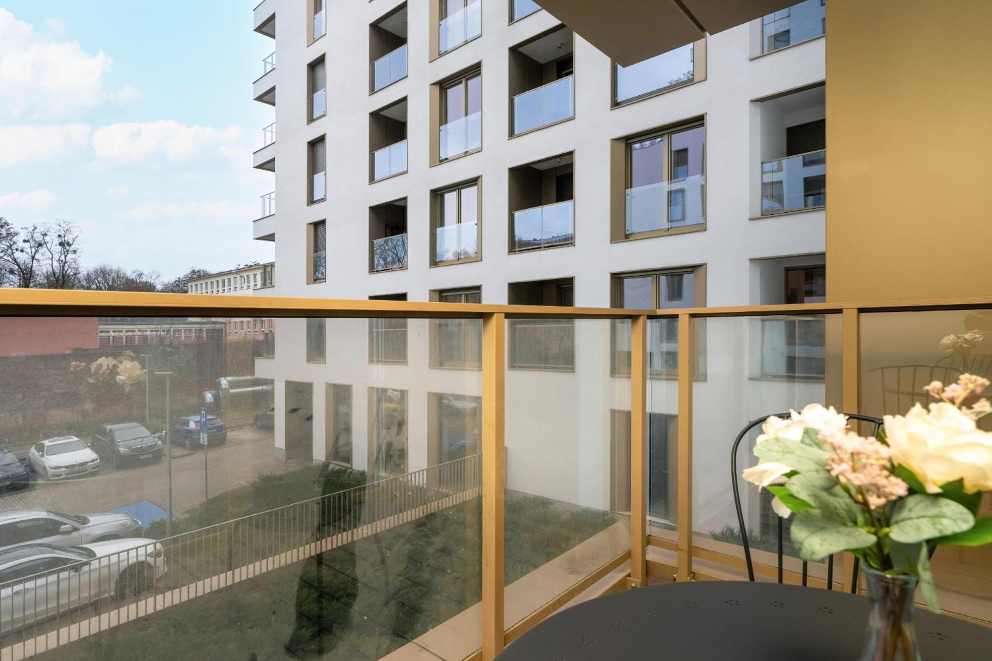 City Center Apartments With Gym & Free Garage Poznan By Noclegi Renters Kültér fotó